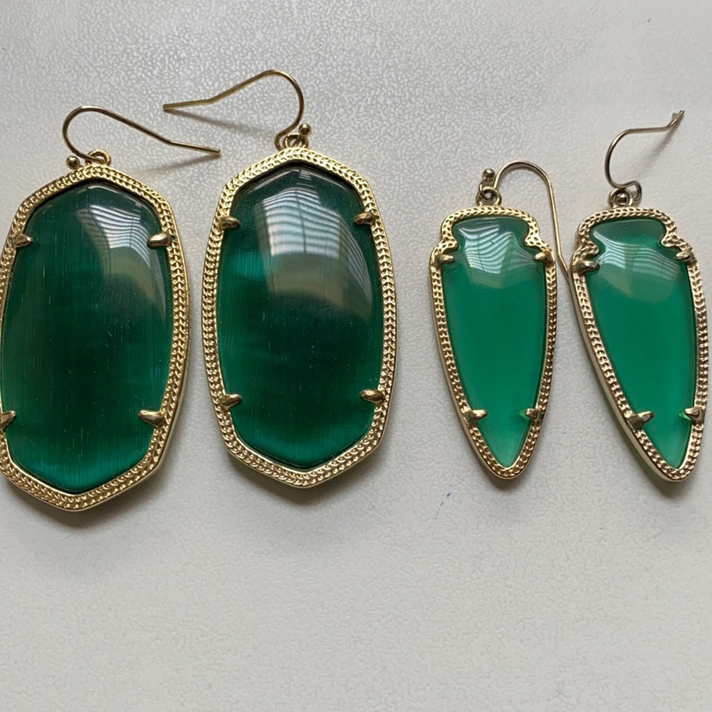 Kendra Scott earrings comes with both sets